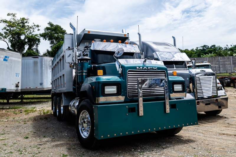 Mack · Dump Truck